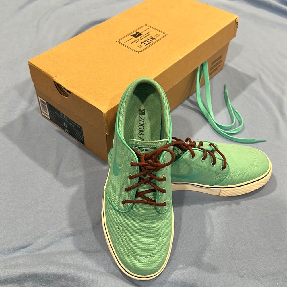 NIKE Zoom Stefan Janoski Size 6 Sneaker - Mint